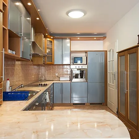 Apartment Domotel Aleje Jerozolimskie 4*