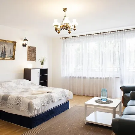 Apartment Domotel Aleje Jerozolimskie 4*